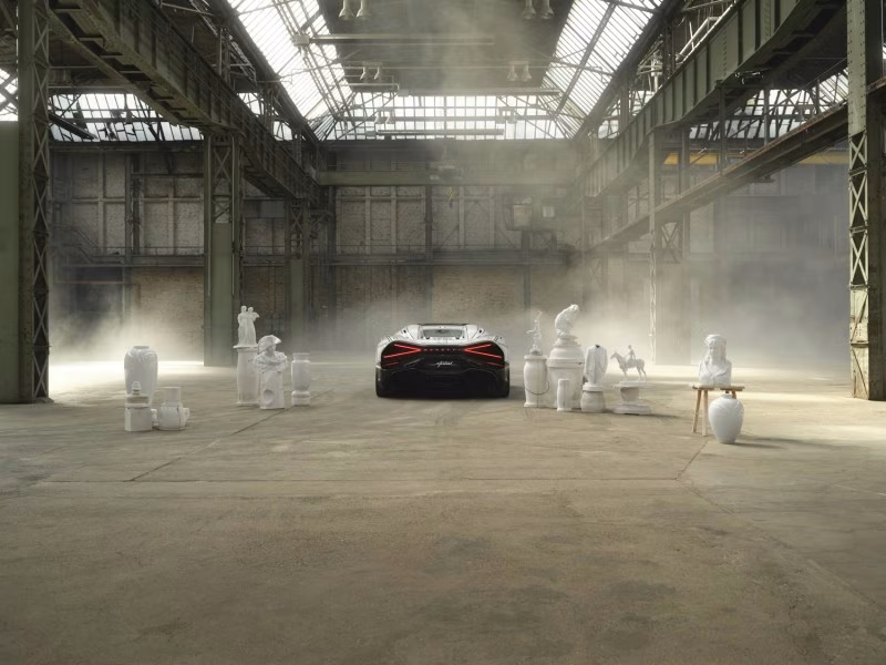 Bugatti W16 Mistral Blanc Éternel: Symbióza porcelánového umění a hypersportovního inženýrství - fotografie 4