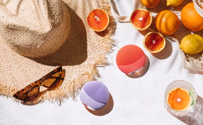 Foreo LUNA 4 MINI v nové řadě seriálu Emily in Paris - foto 1 | brand photo