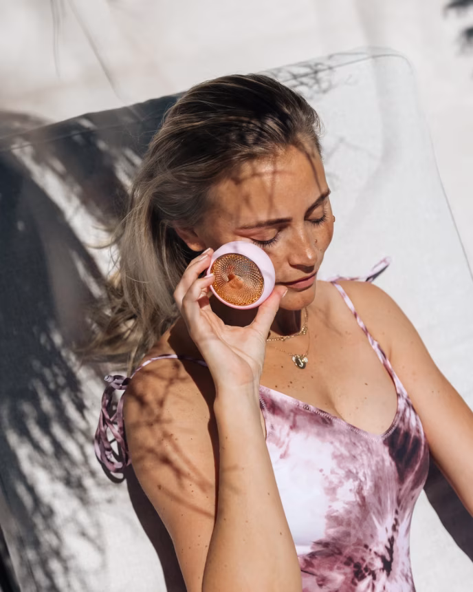 Foreo se postará o vaši pleť i v létě díky UFO 2 se skvělým dárkem - foto 2 | brand photo