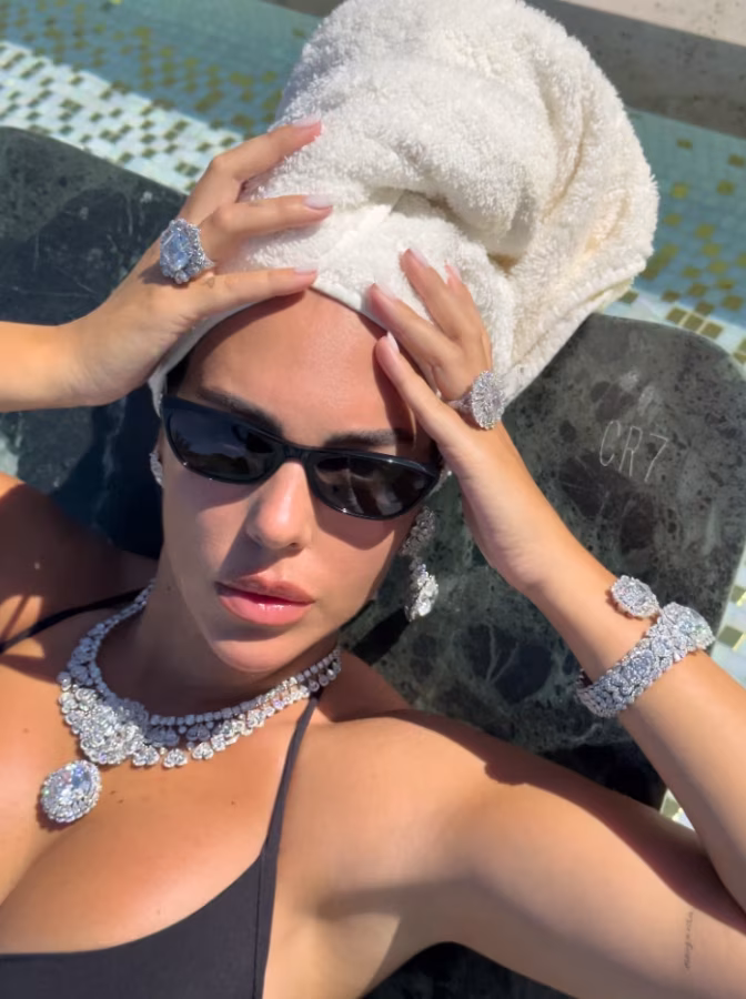Georgina Rodriguez s diamantovým náhrdelníkem a náušnicemi Chopard