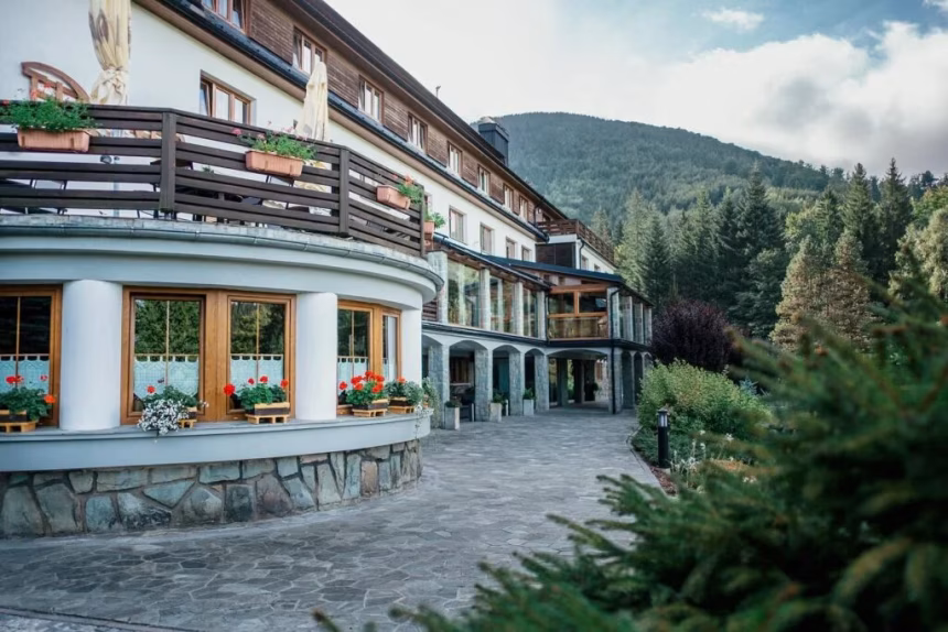 Hotel Troyer: Relaxace a komfort v srdci Beskyd - foto 1 | brand photo