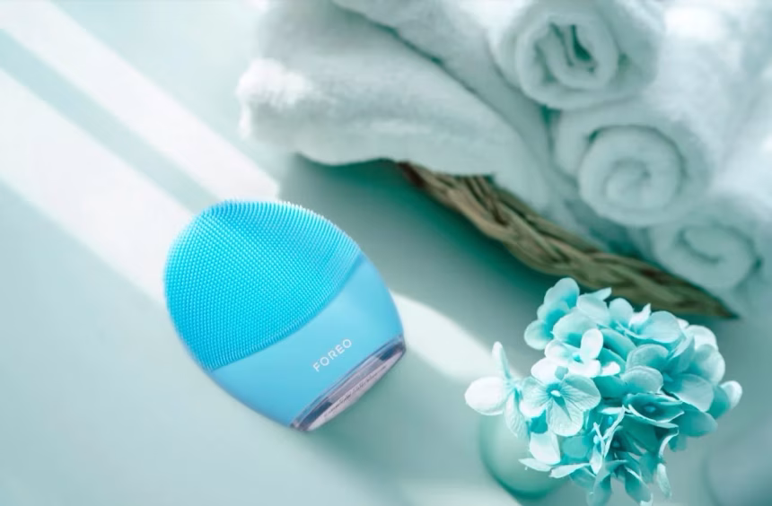 JAK HORMONY OVLIVŇUJÍ NAŠI PLEŤ A JEJÍ PROJASNĚNÍ RADÍ FOREO - foto 1 | brand photo