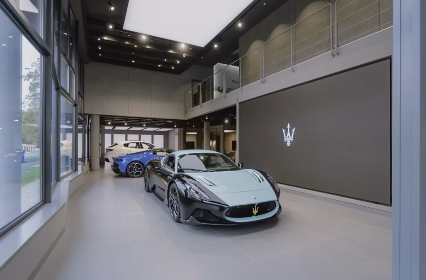 Jedno z dvaceti Maserati MC20 legenda aktuálně v showroomu Maserati - foto 1 | brand photo