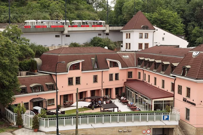Letní odpočinek s gurmánským zážitkem, léto v hotelu Hoffmeister nekončí - foto 1 | brand photo