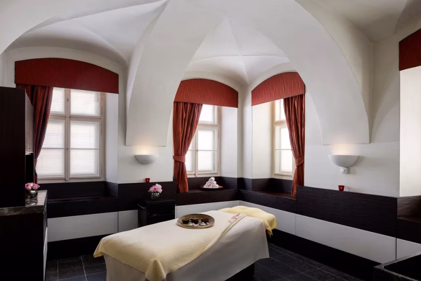 Masáž Oriental Essence v lázních hotelu Mandarin Oriental, Prague: hodinová cesta k uvolnění těla i mysli - foto 1 |…