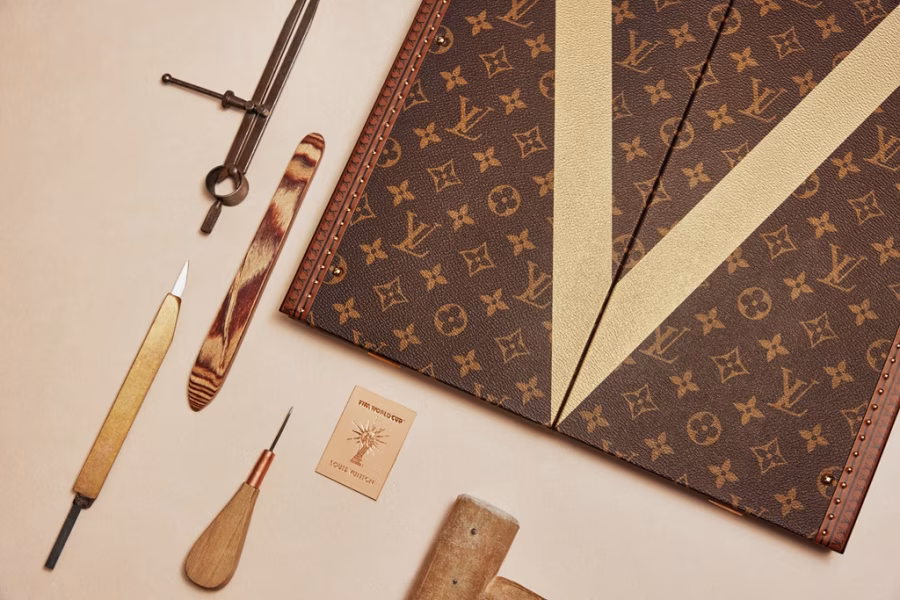 Louis Vuitton představuje oficiální Trophy Trunk vyrobený na míru pro vítěznou trofej pro Mistrovství světa ve…