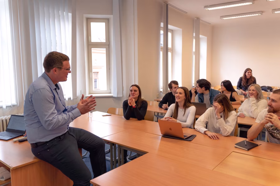 Vysoká škola Sting a NEWTON: finance, daně a účetnictví v praxi - fotografie 3