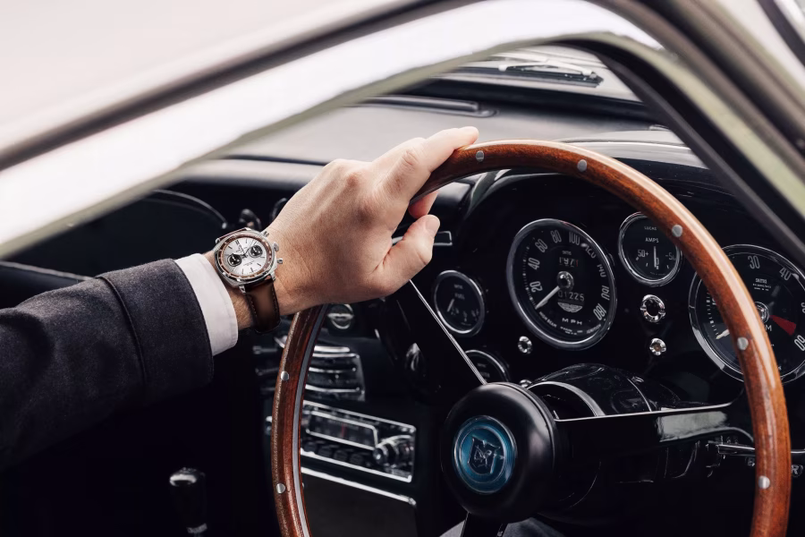 Čas a rychlost, znovu spojeni: Breitling a Aston Martin představují Top Time Tribute k poctě ikonickému DB5 -…