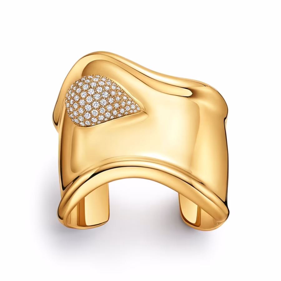 Tiffany & Co. rozšiřuje ikonickou kolekci Elsa Peretti Bone Cuff o nové diamantové varianty