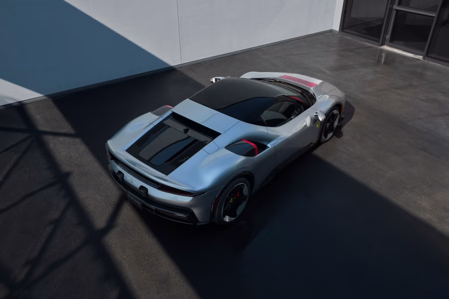 Boční silueta Ferrari CZ26