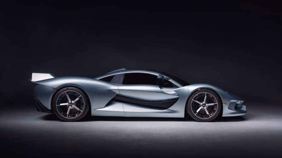 Boční profil supersportu Hennessey Blackbird