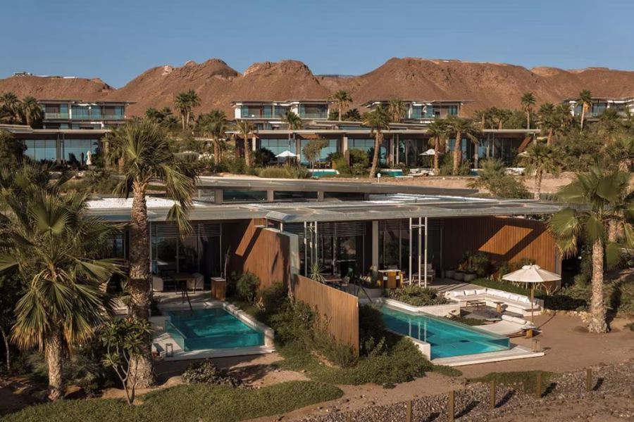 Pavilony a vily resortu Rosewood AMAALA pod horami Tabuk