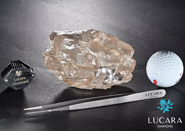 Surový diamant Motswedi z botswanského dolu Karowe