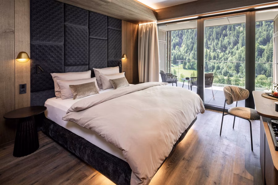 Nový pokoj hotelu Lürzerhof s výhledem do alpské krajiny