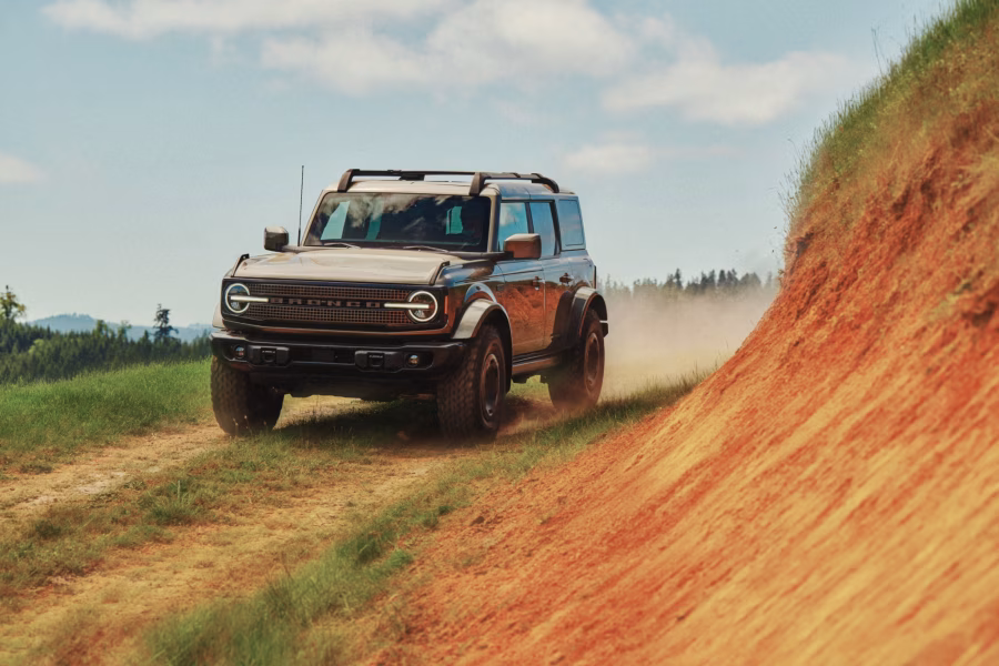 Ford Bronco Filson při jízdě v terénu