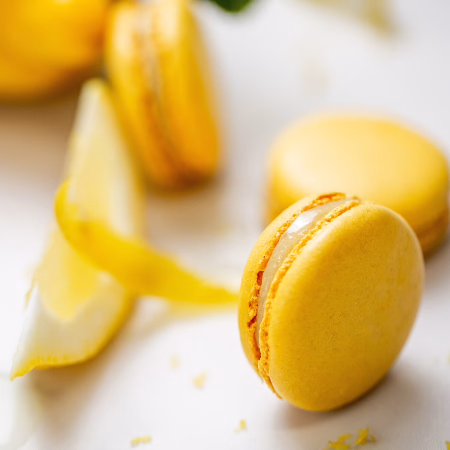 Barevný výběr makronek Ladurée