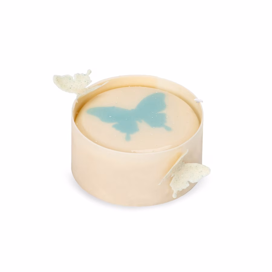 Dort s bílým čajem liči a guavou z Butterfly Patisserie