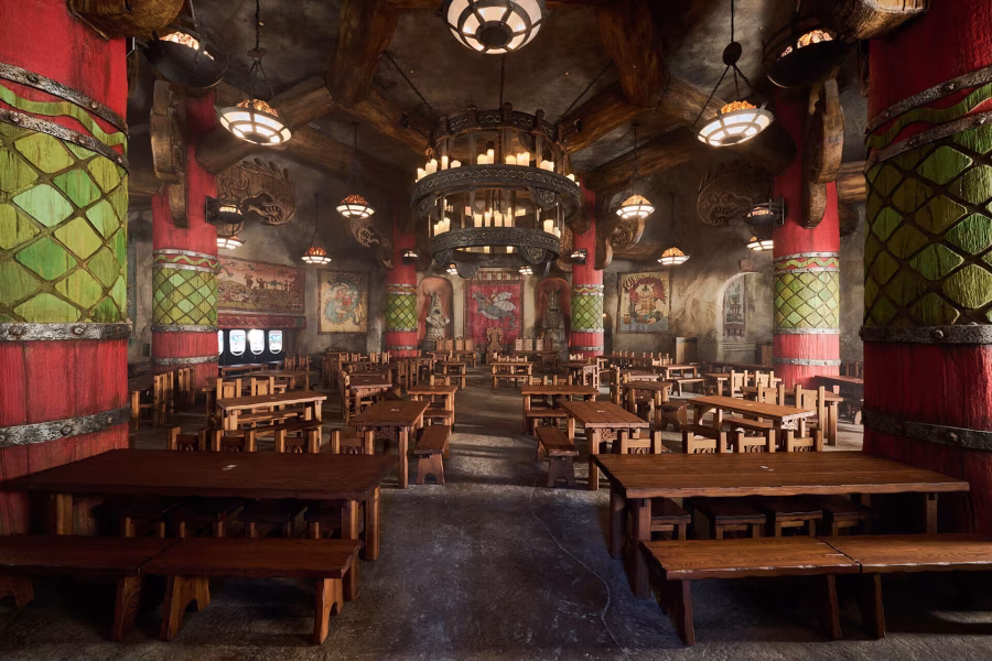 Dřevěný interiér vikinské restaurace Mead Hall