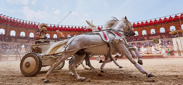 Závodní vůz v římské aréně Puy du Fou