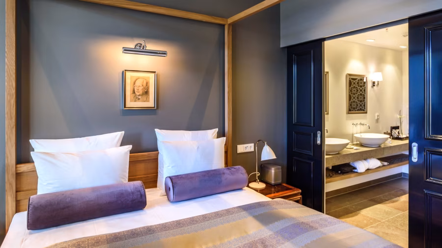 Elegantní apartmá hotelu Nimb s krbem a světlým interiérem