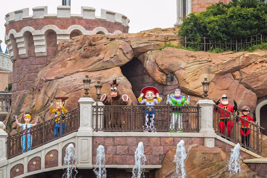Velká večerní show v Shanghai Disney Resort