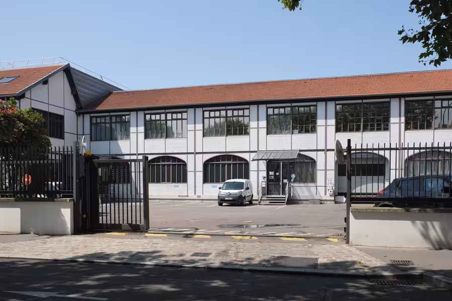 Historická budova dílen Louis Vuitton v Asnières-sur-Seine