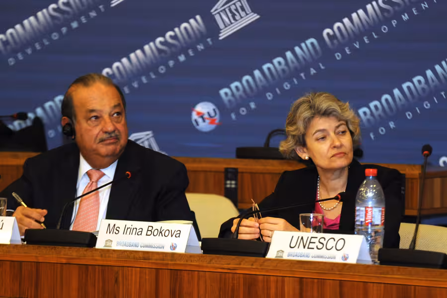 Carlos Slim během setkání s Irinou Bokovou