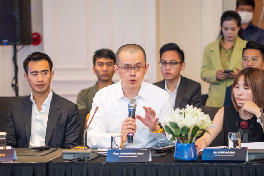 Changpeng Zhao při vystoupení na Vietnam NFT Summit