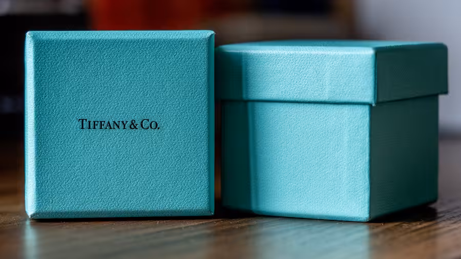 Dvě ikonické tyrkysové krabičky Tiffany & Co.