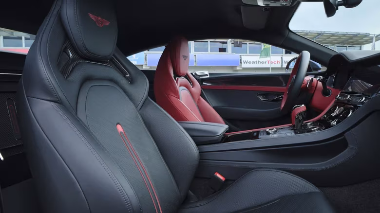 Interiér Bentley Supersports s karbonovými sedadly a bez zadní lavice