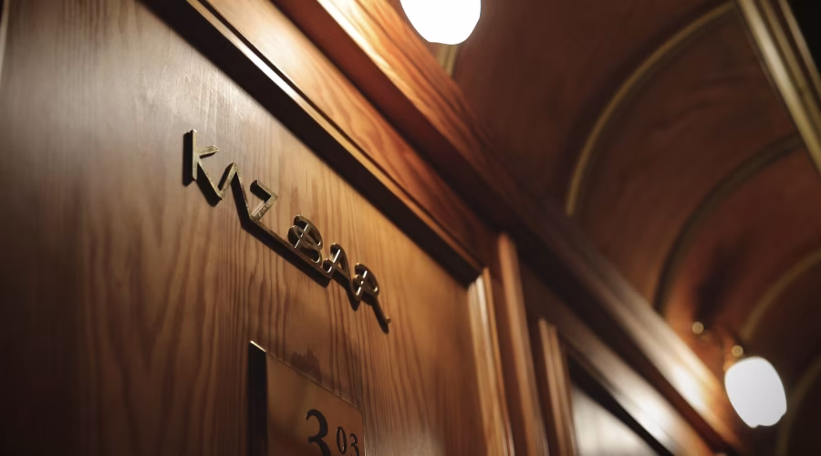 Detail interiéru navrženého pro komorní počet hostů