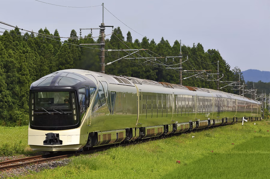 Train Suite Shiki-shima v krajině východního Japonska