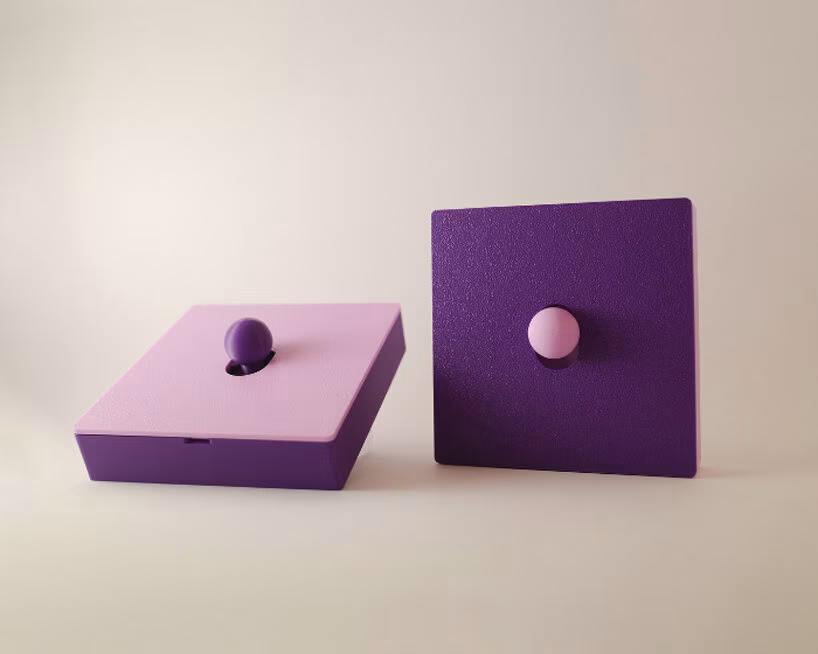 Designové kryty KOVR instalované na stěně