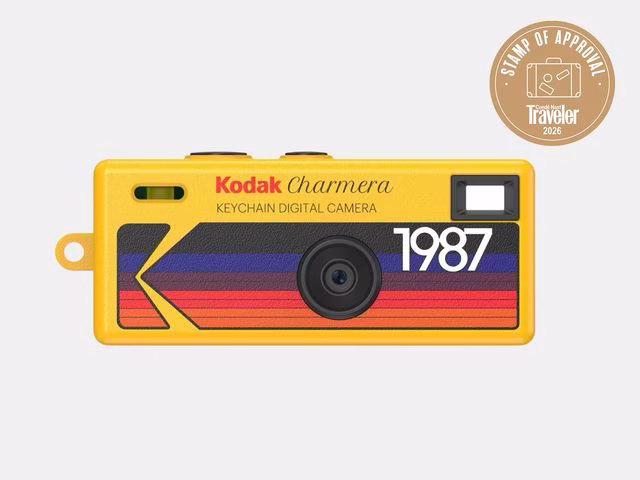Žlutý miniaturní fotoaparát Kodak Charmera s poutkem na klíče