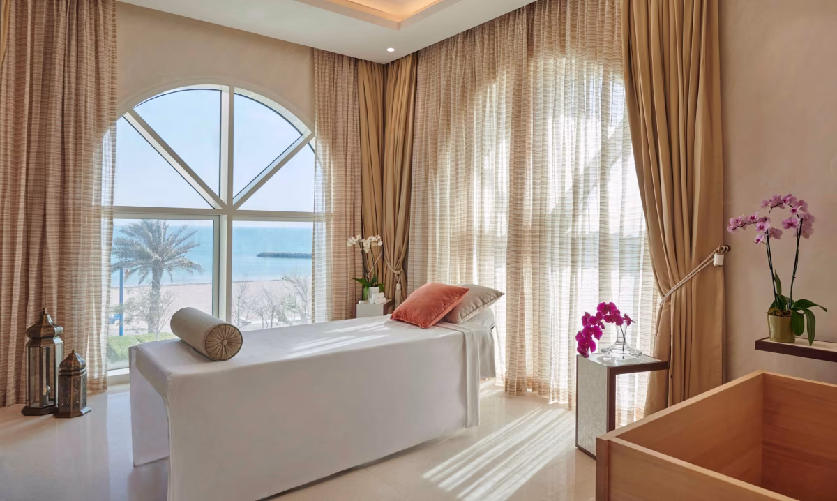 Další pohled na design a služby v Hilton Salwa Beach Resort