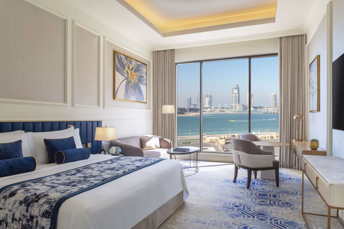 Interiér a prostory pro hosty v The St. Regis Doha
