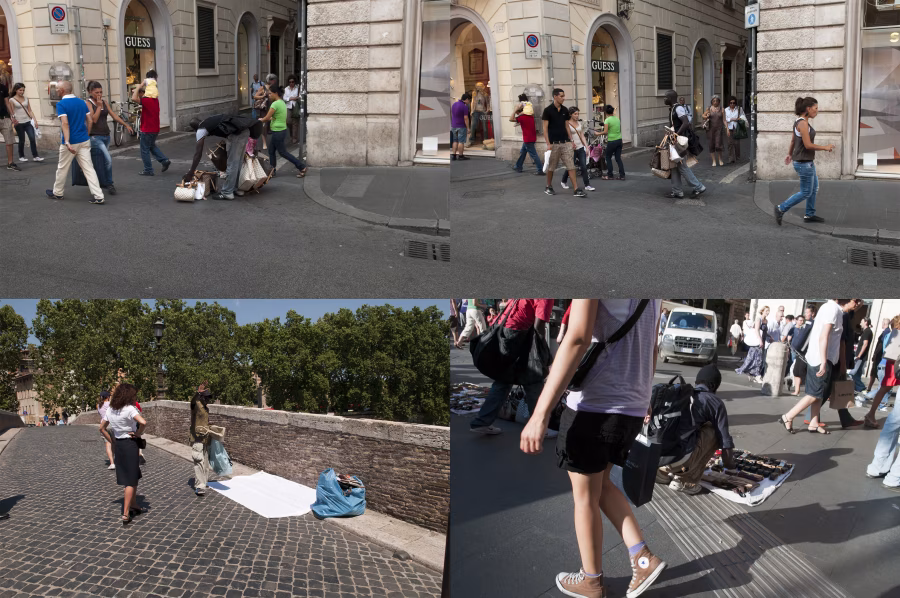 Čtyřdílná reportážní fotografie pouličních prodejců padělaných luxusních kabelek v Římě