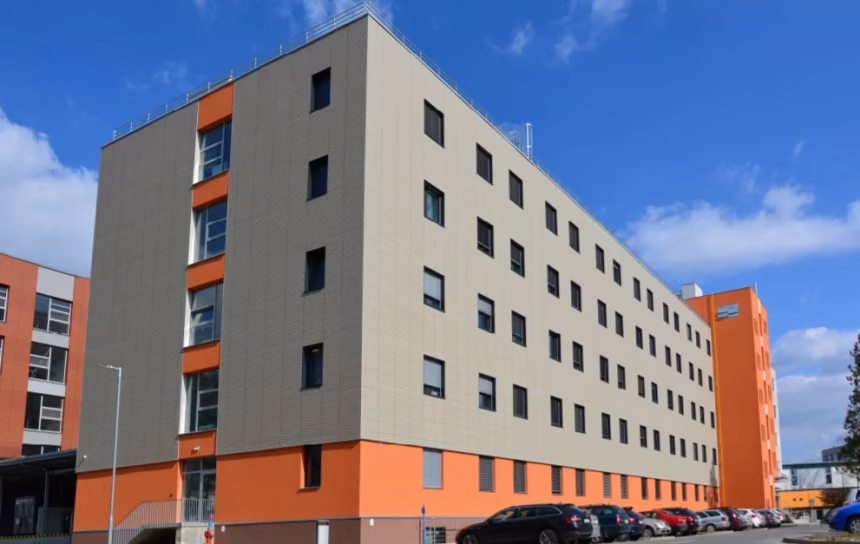 Nadace Charty 77 – Konto Bariéry: účelový dar pro 5 nemocnic – foto 4 | brand photo
