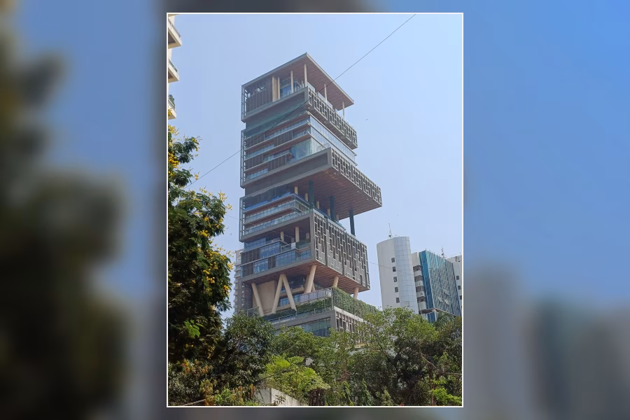 Výšková soukromá rezidence Antilia rodiny Ambaniových v Bombaji