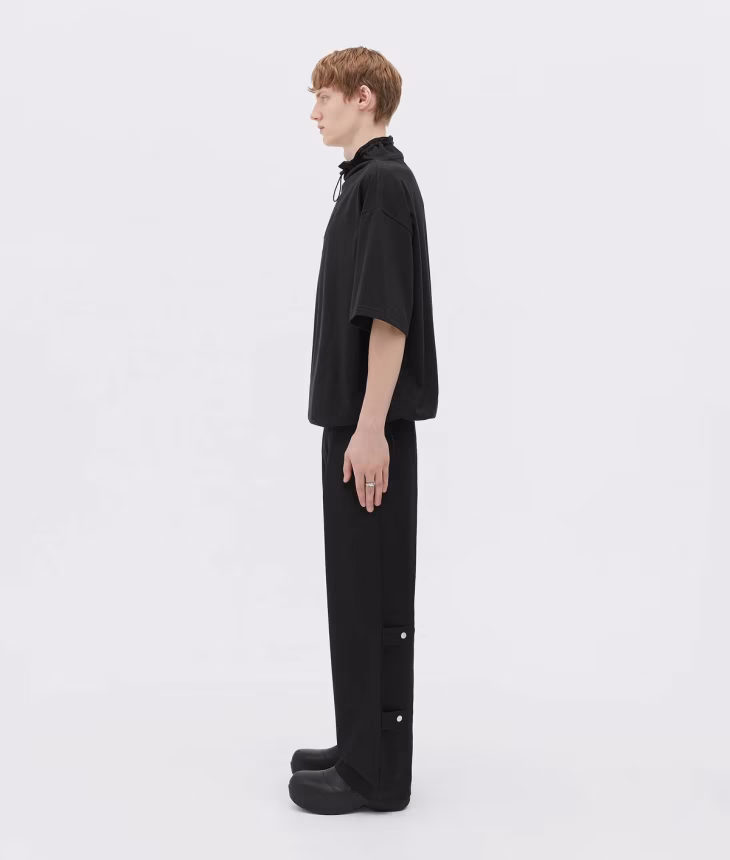 BOTTEGA VENETA: OBLEČENÍ A CESTOVNÍ KUFRY OPATŘENÉ KOMFORTEM - foto 4 | brand photo