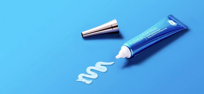FOREO PŘINÁŠÍ ŘEŠENÍ PRO BOJ S NEDOKONALOSTMI PLETI DÍKY ESPADA BLEMISH SOLUTION - foto 4 | brand photo