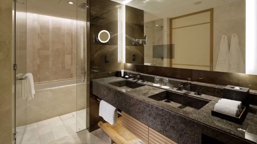 Luxusní koupelna aoartmá hotelu Four Seasons Kyoto