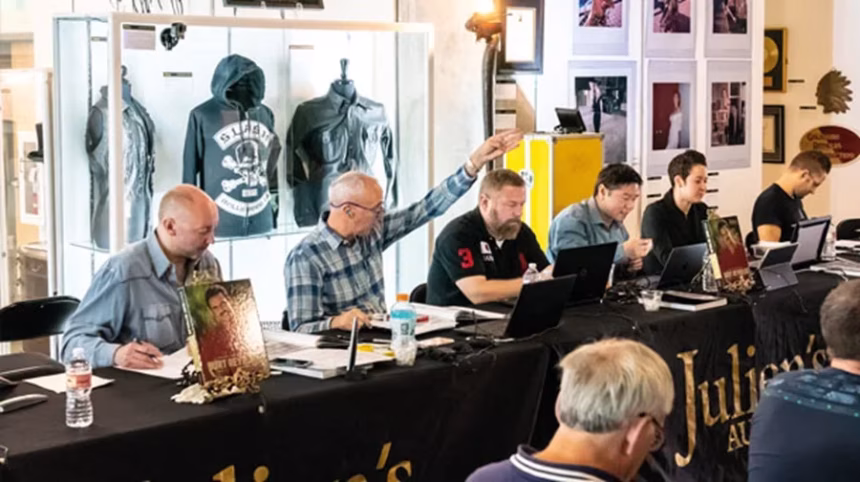 Veřejná dražba hudebních předmětů Julien’s Auctions