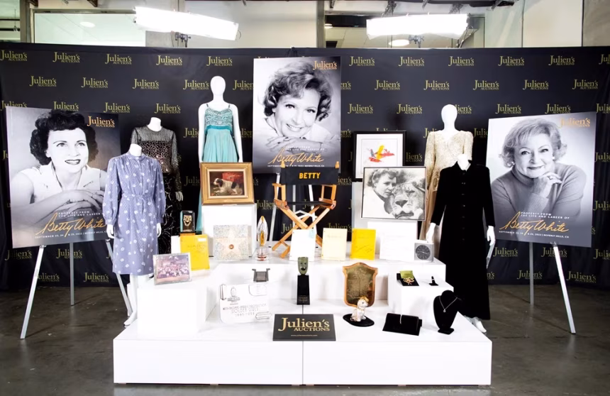 Výstava kostýmů a luxusních předmětů Julien’s Auctions