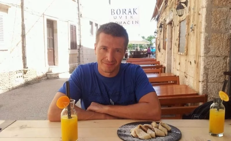 Balkánská krev pod slupkou: Ponořte se do příběhu nenávisti a naděje v knize Dokud nás krev nerozdělí s autorem knihy…