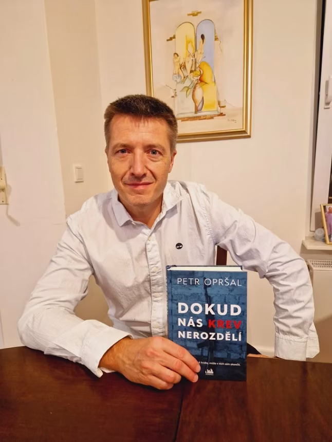 Balkánská krev pod slupkou: Ponořte se do příběhu nenávisti a naděje v knize Dokud nás krev nerozdělí s autorem knihy…