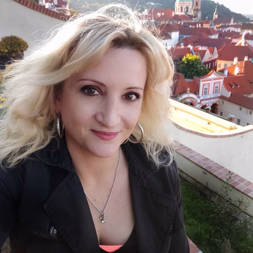 Ponořte se do poetického průvodce knihy Pražský (k)rok s autorkou knihy a milovnicí Prahy Klárou Hášovou - foto 9 | bra…