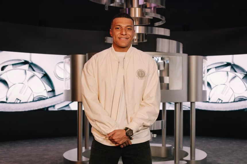 KYLIAN MBAPPÉ PŘEDSTAVIL NOVÉ HODINKY BIG BANG E UEFA EURO 2024 – foto 1 | brand photo