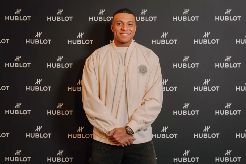 KYLIAN MBAPPÉ PŘEDSTAVIL NOVÉ HODINKY BIG BANG E UEFA EURO 2024 - foto 2 | brand photo