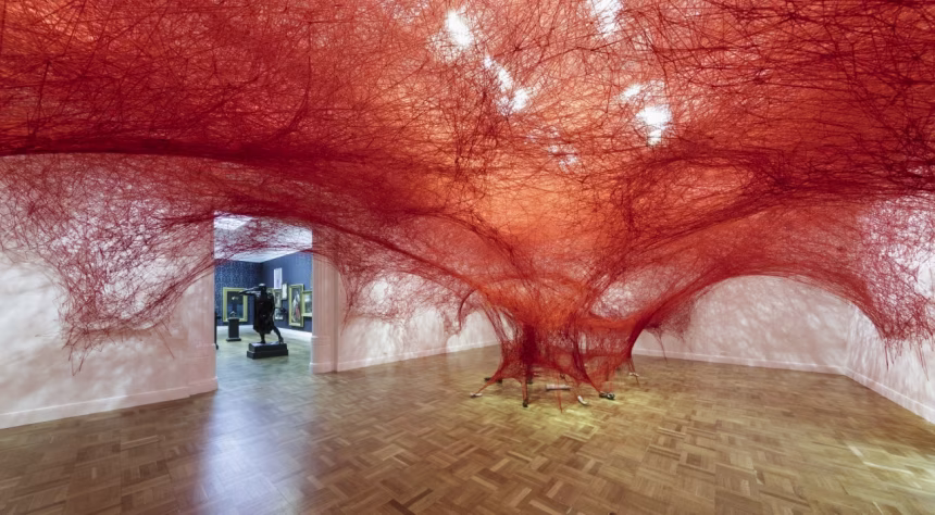 Výstava japonské umělkyně Chiharu Shiota: Neklidná duše – fotografie 2